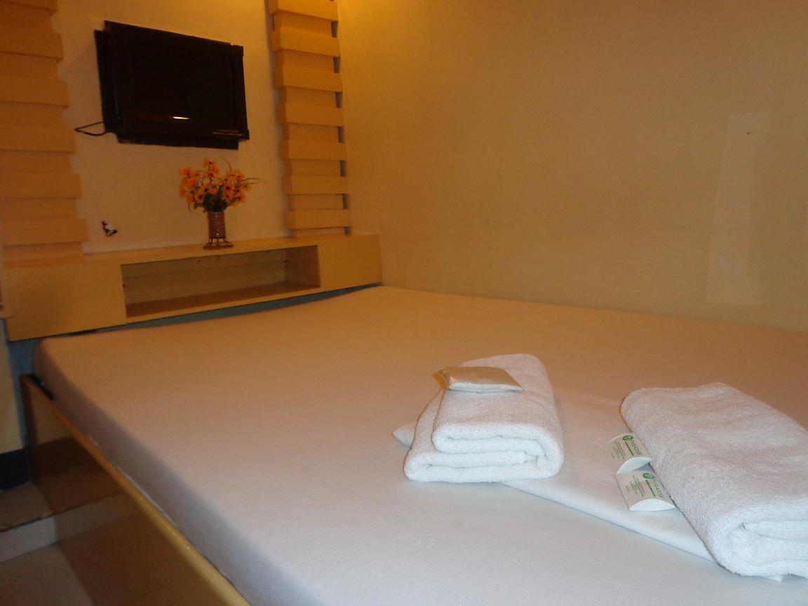 Oyo 191 Paradise Apartelle Hotel Manila Kültér fotó